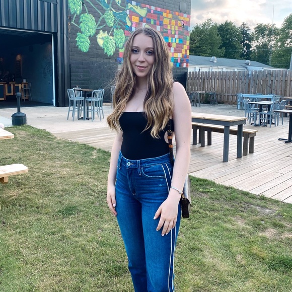 Hi Poshers! ✨ - Picture 1 of 4